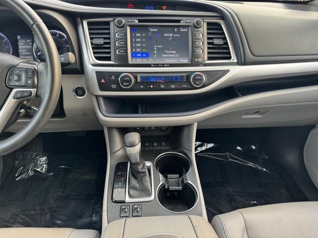 Certified 2019 Toyota Highlander XLE with VIN 5TDJZRFH8KS592615 for sale in Rochester, Minnesota