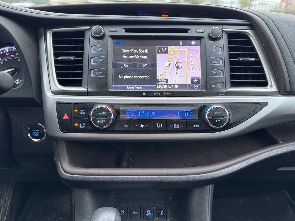 Used 2019 Toyota Highlander XLE with VIN 5TDJZRFH9KS589321 for sale in Rochester, Minnesota