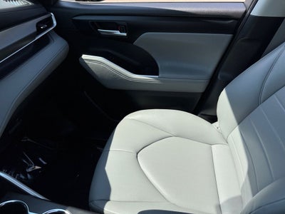 2023 Toyota Highlander Hybrid XLE AWD