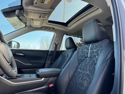 2024 Toyota Highlander Hybrid XLE AWD