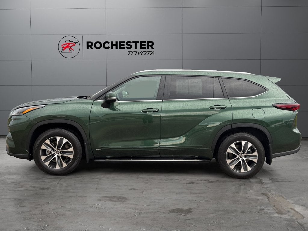 Used 2025 Toyota Highlander XLE with VIN 5TDKBRCH0SS670267 for sale in Rochester, Minnesota