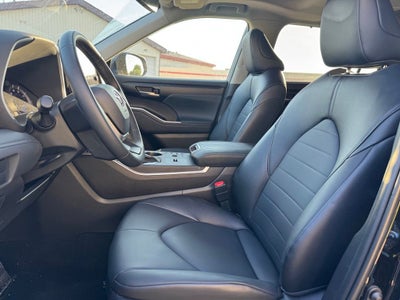 2025 Toyota Highlander Hybrid XLE AWD