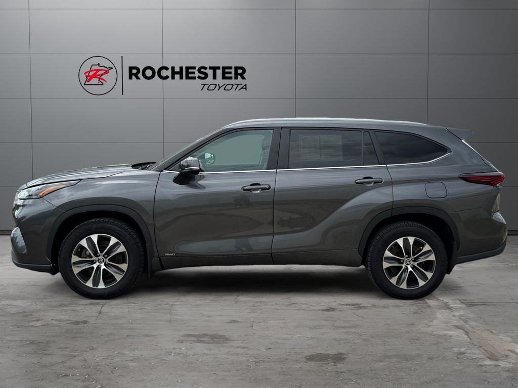 Used 2024 Toyota Highlander XLE with VIN 5TDKBRCH8RS624695 for sale in Rochester, Minnesota