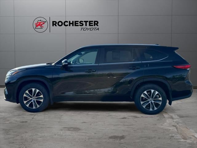 Used 2023 Toyota Highlander XLE with VIN 5TDKDRBH0PS046116 for sale in Rochester, Minnesota