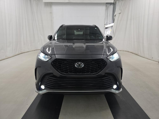 Used 2023 Toyota Highlander XSE with VIN 5TDKDRBH0PS508724 for sale in Rochester, Minnesota