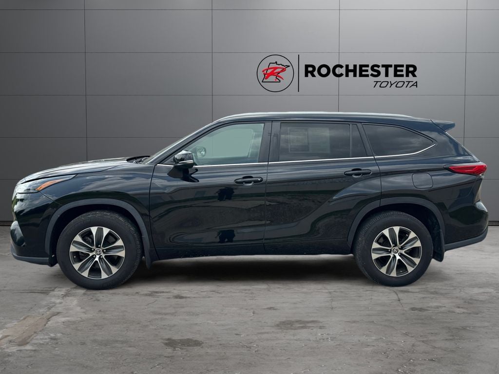 Used 2023 Toyota Highlander XLE with VIN 5TDKDRBH1PS044732 for sale in Rochester, Minnesota