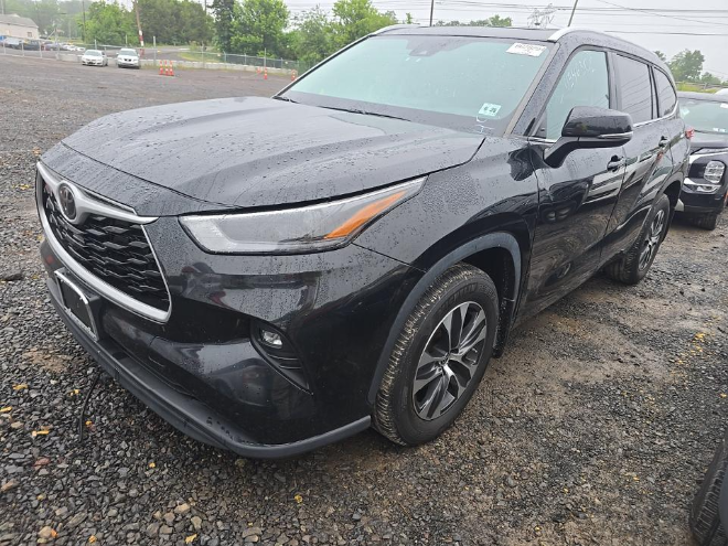 Used 2023 Toyota Highlander XLE with VIN 5TDKDRBH1PS044732 for sale in Rochester, Minnesota