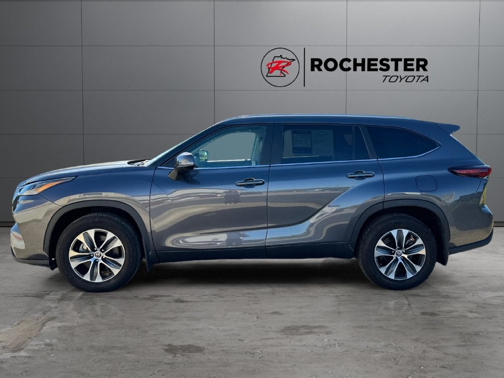Used 2024 Toyota Highlander XLE with VIN 5TDKDRBH3RS540621 for sale in Rochester, Minnesota