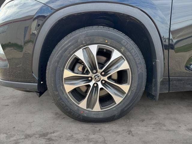 2023 Toyota Highlander XLE AWD