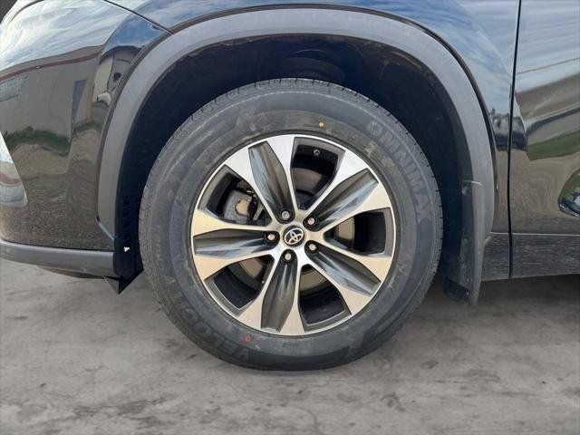 2023 Toyota Highlander XLE AWD
