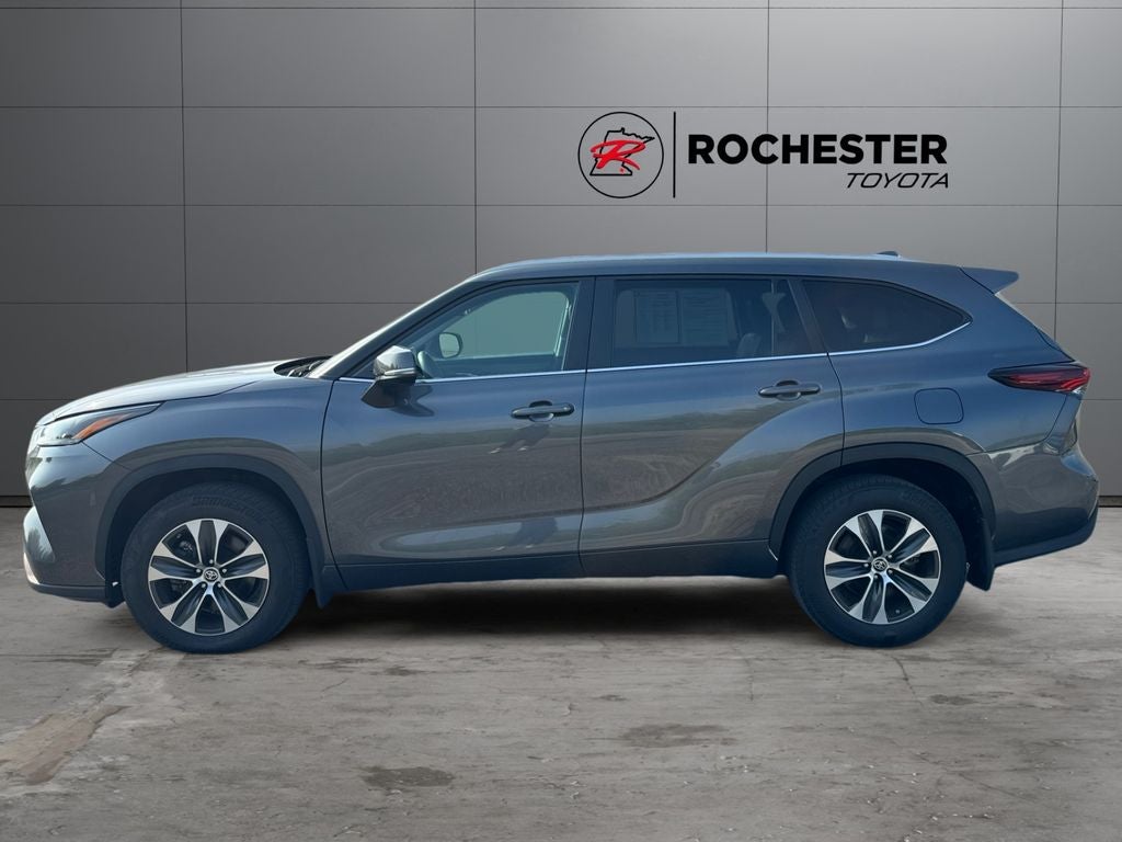 Used 2024 Toyota Highlander XLE with VIN 5TDKDRBH5RS561602 for sale in Rochester, Minnesota