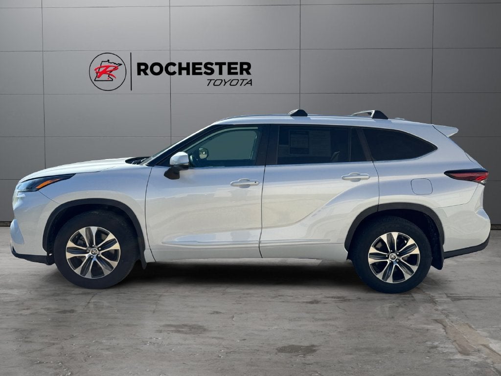 Used 2024 Toyota Highlander XLE with VIN 5TDKDRBH9RS539537 for sale in Rochester, Minnesota