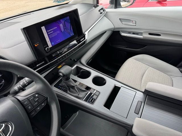 2025 Toyota Sienna LE 8 Passenger