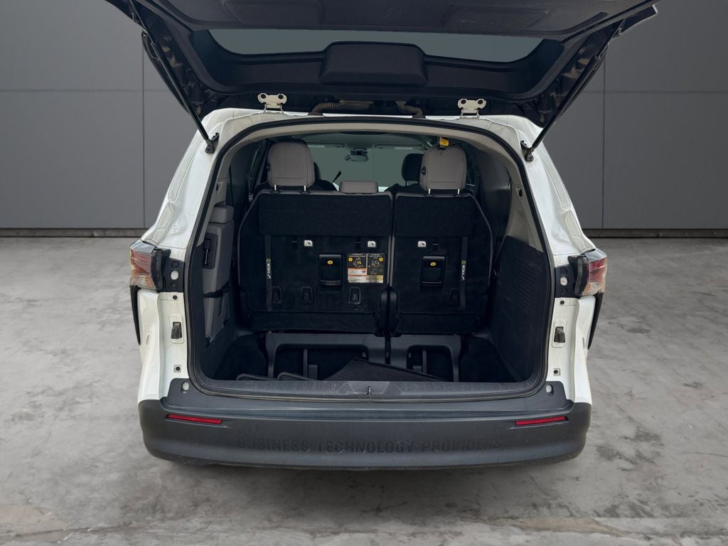 2023 Toyota Sienna LE 8 Passenger