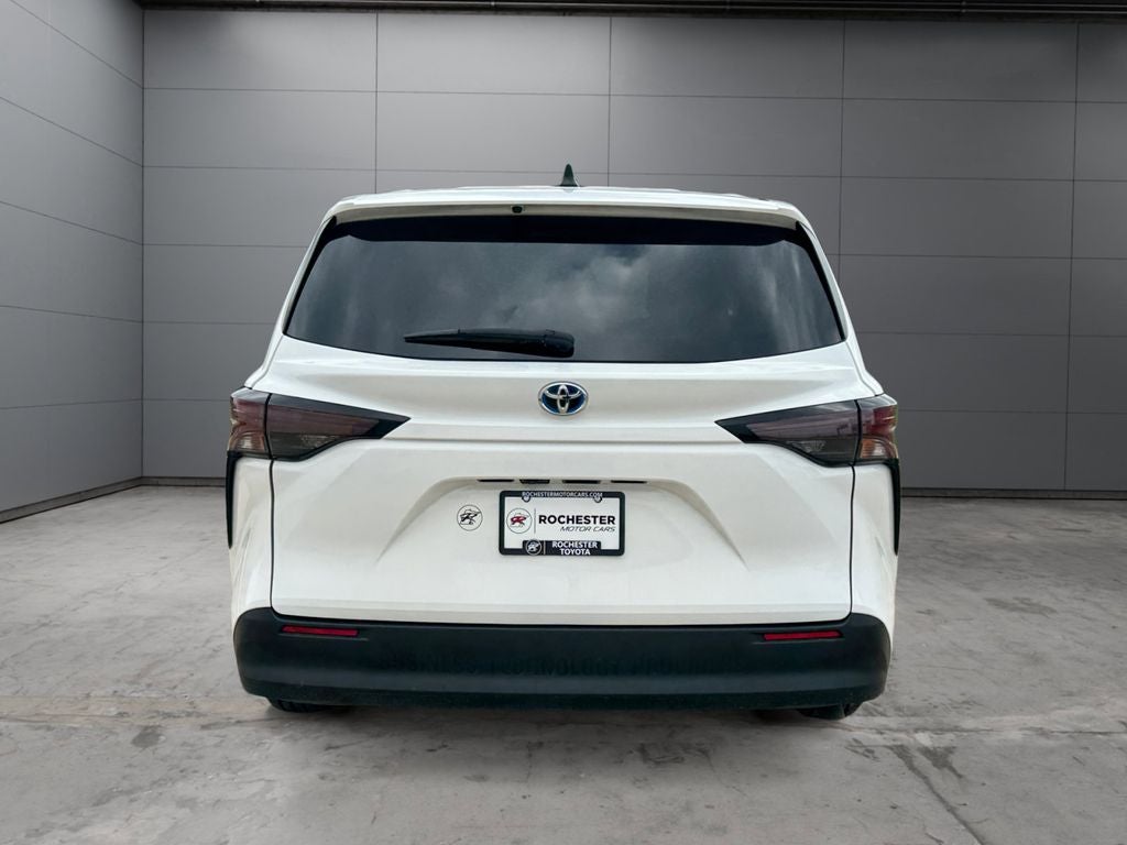 2023 Toyota Sienna LE 8 Passenger