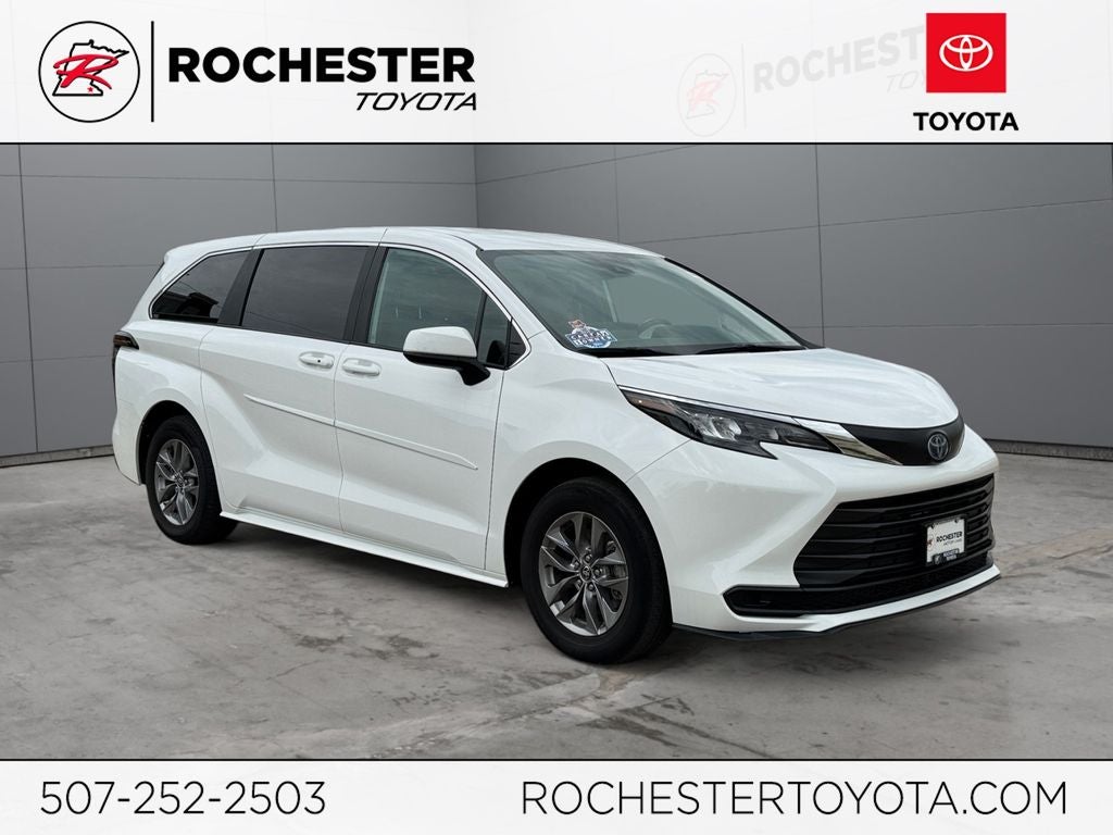 2025 Toyota Sienna LE 8-Passenger Hybrid AWD's photo