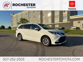 2025 Toyota Sienna LE 8 Passenger