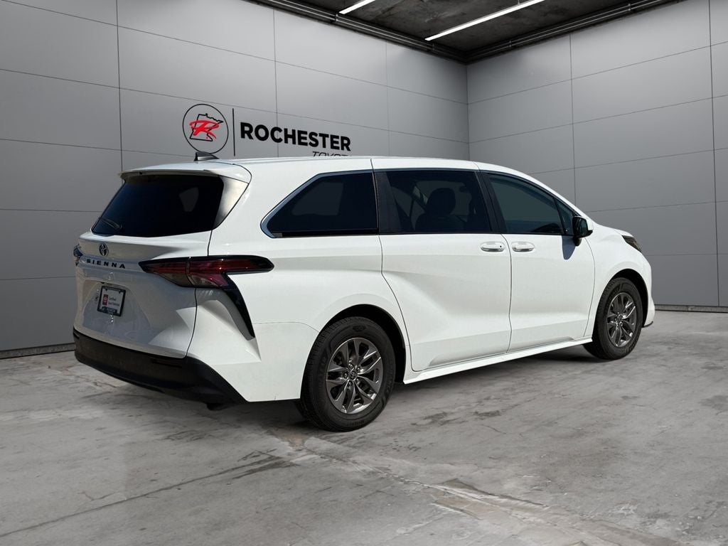2021 Toyota Sienna LE 8 Passenger