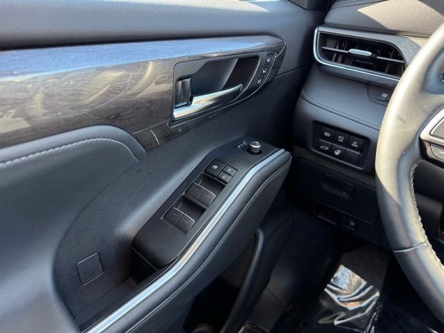 2023 Toyota Highlander Hybrid Limited AWD