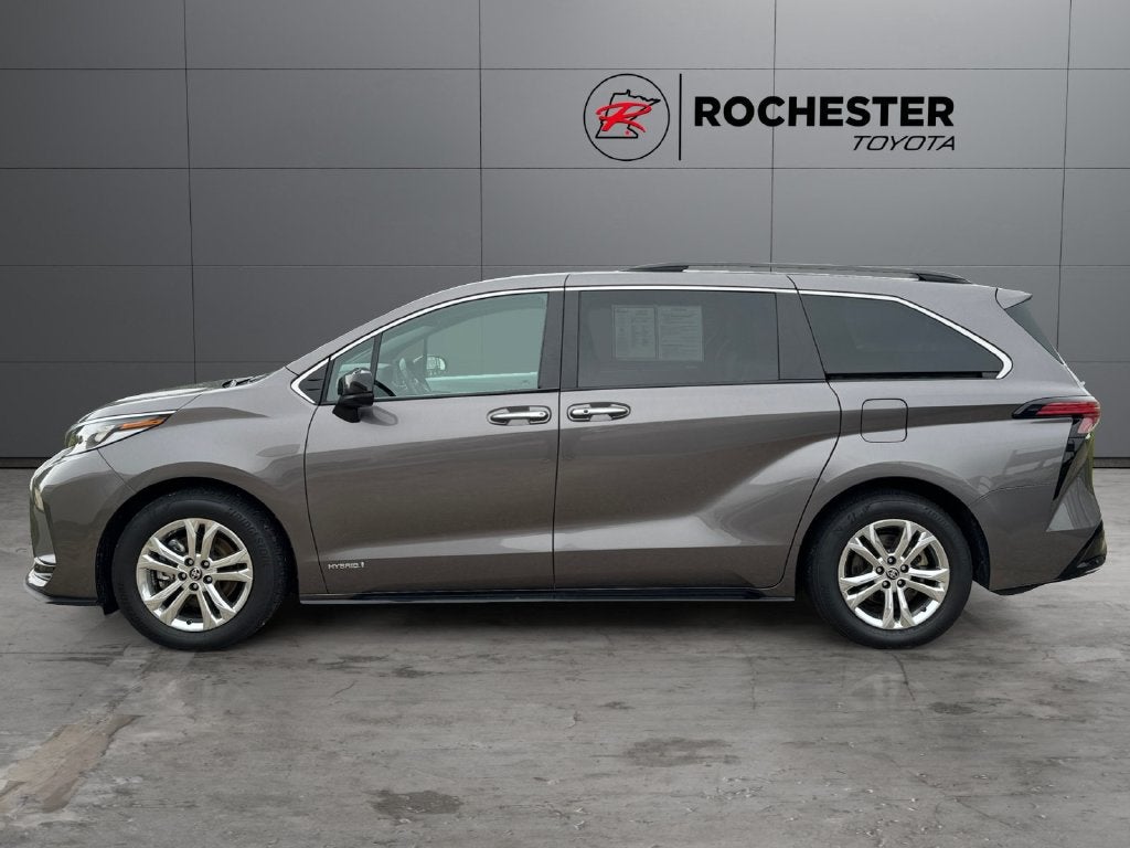 Used 2021 Toyota Sienna XSE with VIN 5TDXSKFC9MS027514 for sale in Rochester, Minnesota