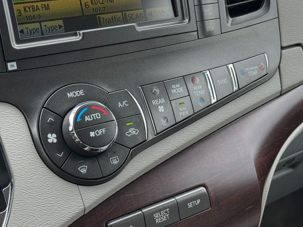 2011 Toyota Sienna XLE FWD