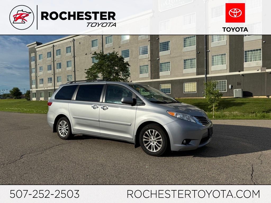 2015 Toyota Sienna XLE 8 Passenger