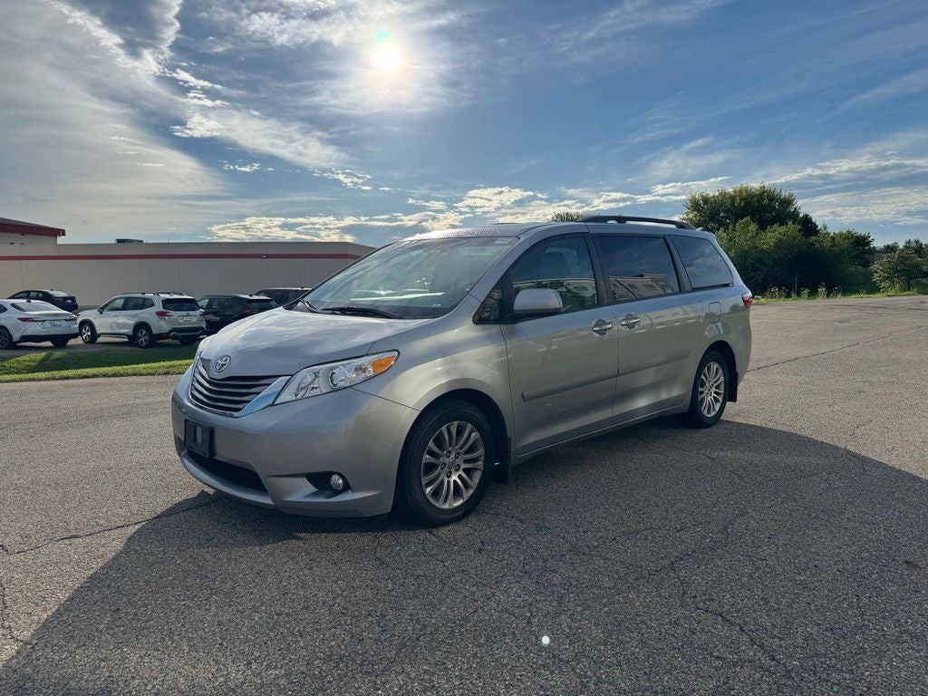 2015 Toyota Sienna XLE 8 Passenger