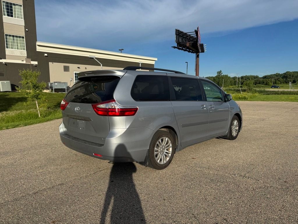 2015 Toyota Sienna XLE 8 Passenger