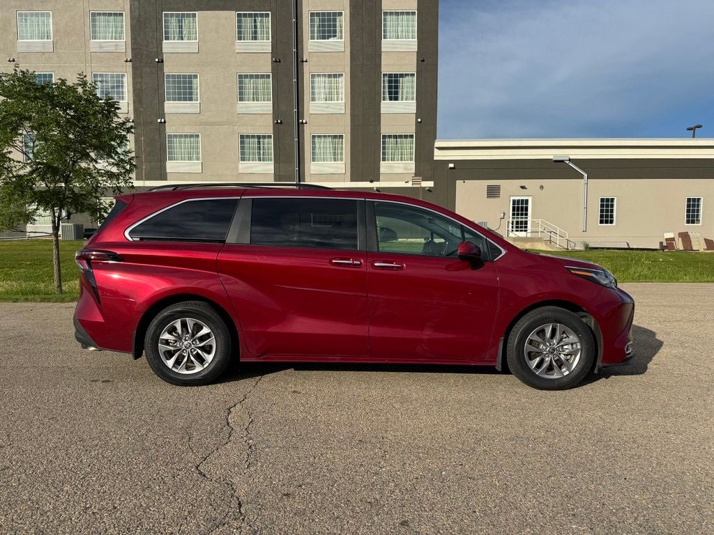 2023 Toyota Sienna XLE 7 Passenger