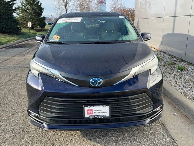 2025 Toyota Sienna XLE 8 Passenger