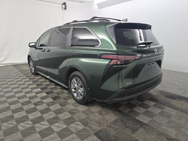 2025 Toyota Sienna XLE 8 Passenger