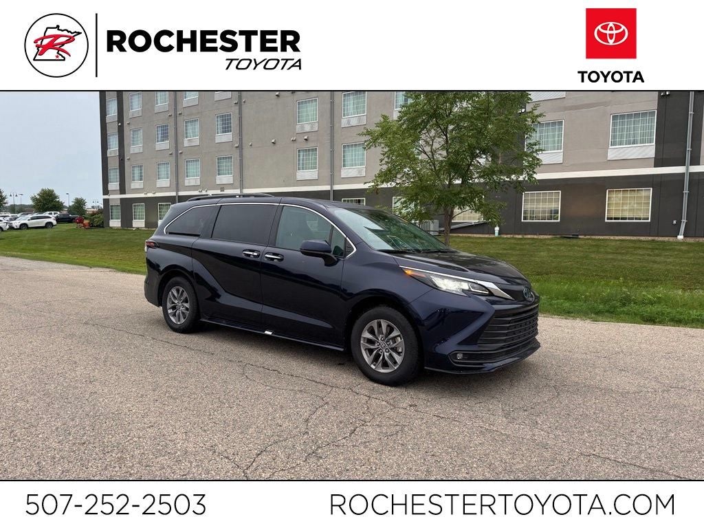 2025 Toyota Sienna XLE 8 Passenger