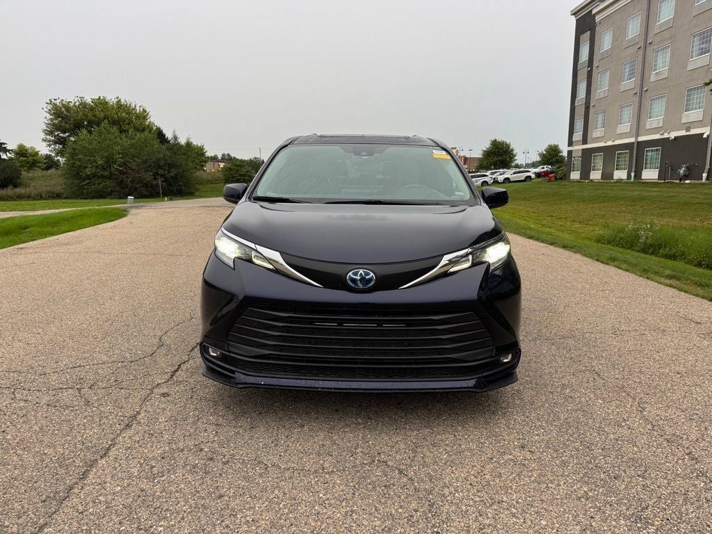 2025 Toyota Sienna XLE 8 Passenger