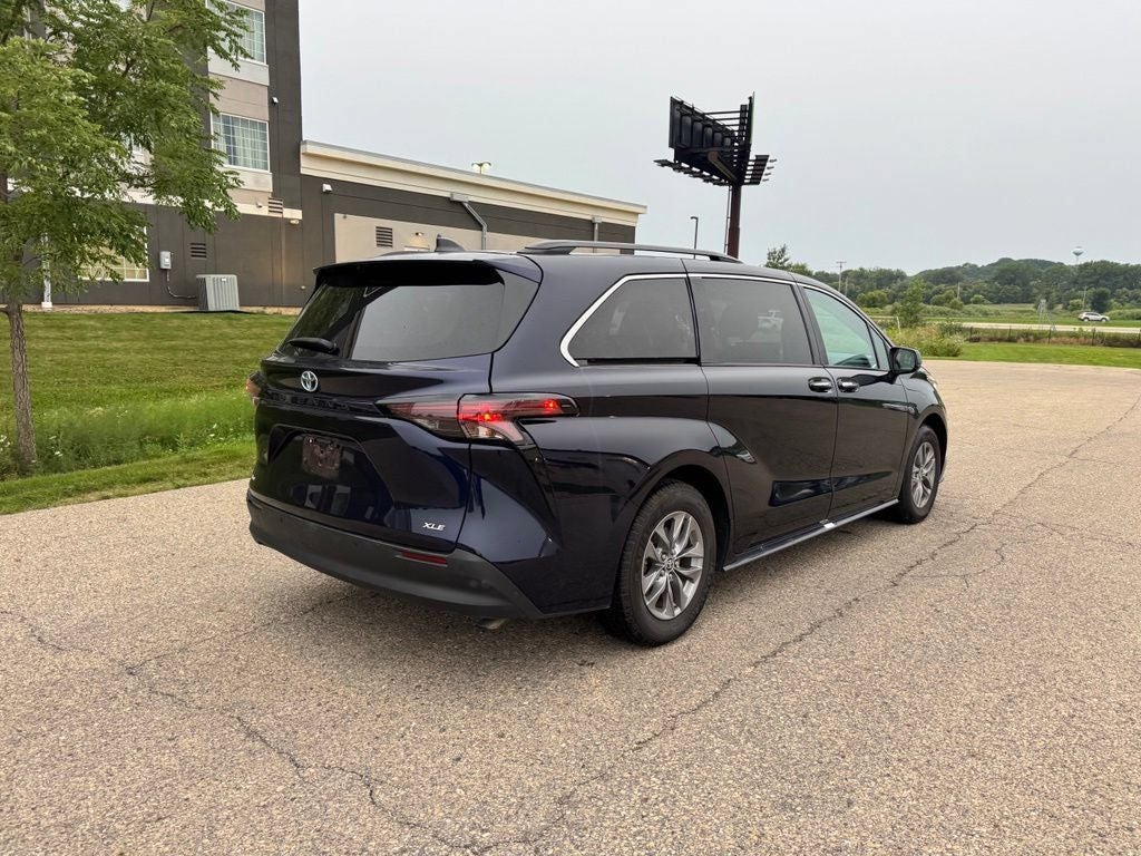 2025 Toyota Sienna XLE 8 Passenger