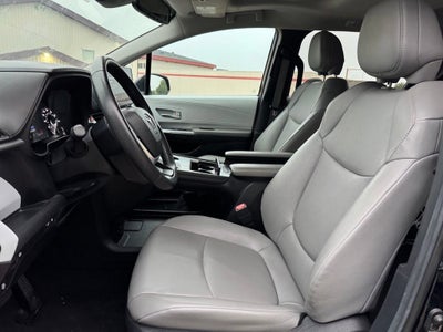 2025 Toyota Sienna XLE 8 Passenger