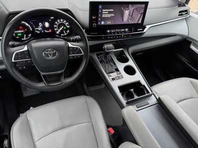2025 Toyota Sienna XLE 8 Passenger