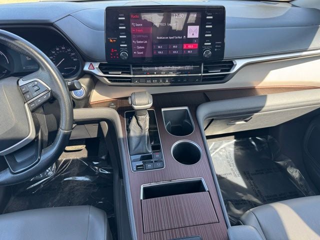 Used 2022 Toyota Sienna XLE with VIN 5TDYSKFCXNS052895 for sale in Rochester, Minnesota