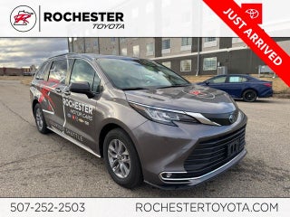 2022 Toyota Sienna XLE 7 Passenger