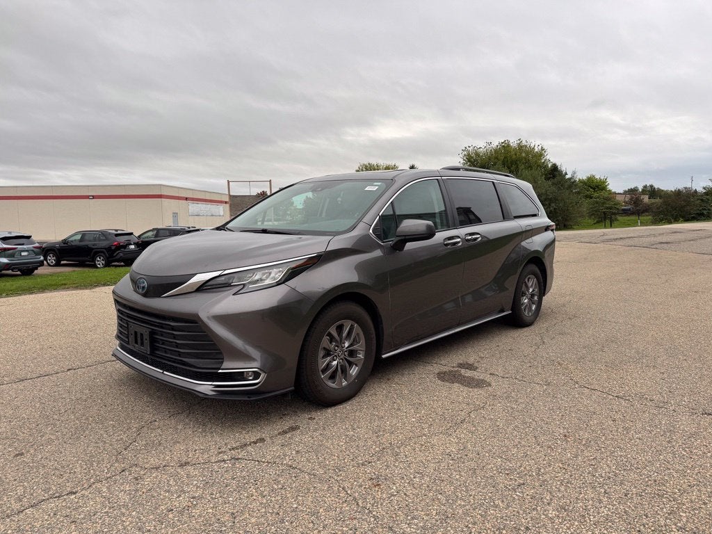 2023 Toyota Sienna XLE 7 Passenger