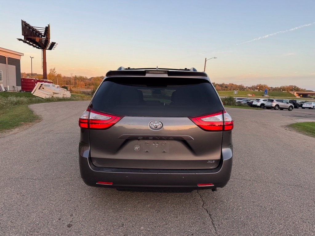 2018 Toyota Sienna XLE Premium 8 Passenger