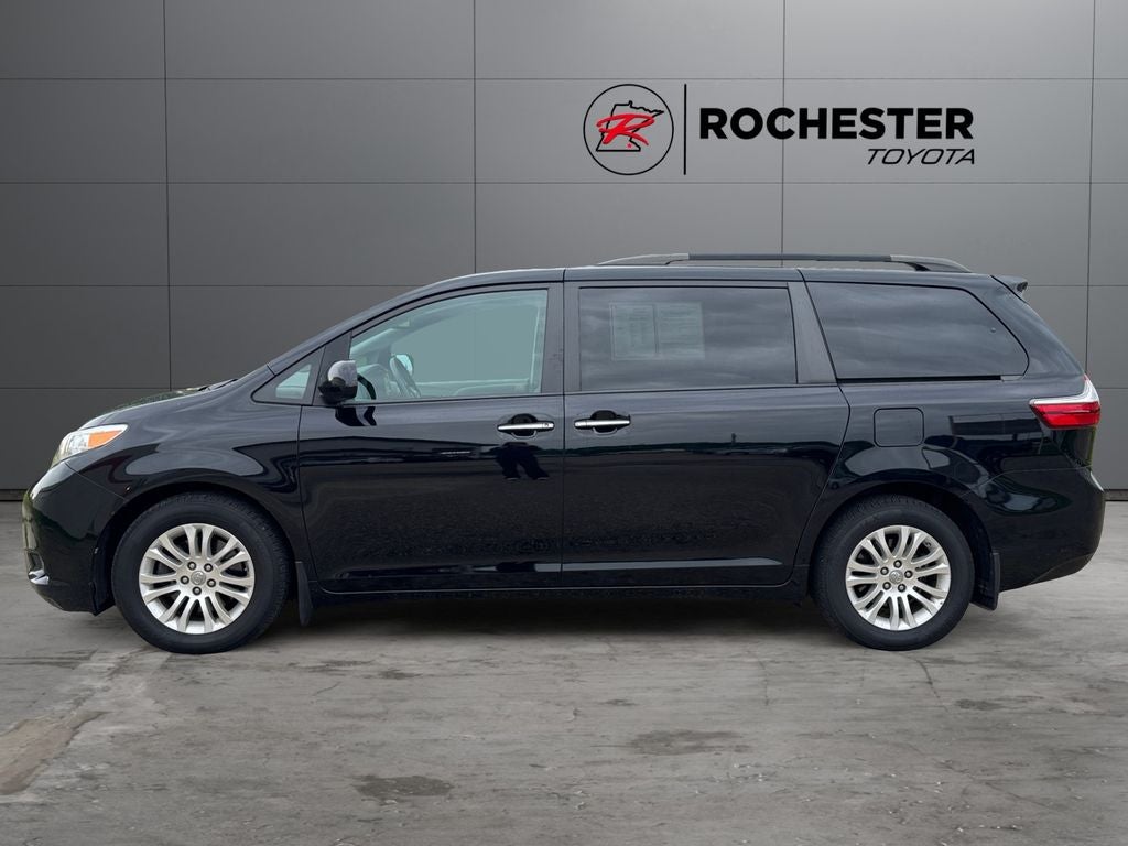 Used 2017 Toyota Sienna XLE with VIN 5TDYZ3DC9HS876704 for sale in Rochester, Minnesota