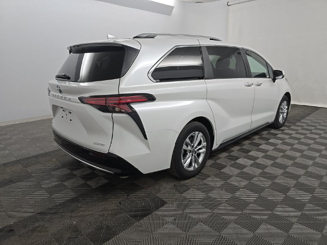 2025 Toyota Sienna Limited 7 Passenger