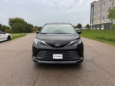 2026 Toyota Sienna Limited 7 Passenger