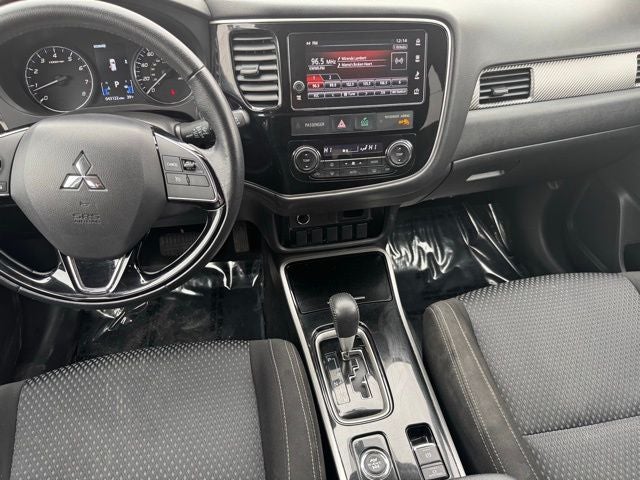 Used 2018 Mitsubishi Outlander SE with VIN JA4AZ3A3XJZ039450 for sale in Rochester, Minnesota