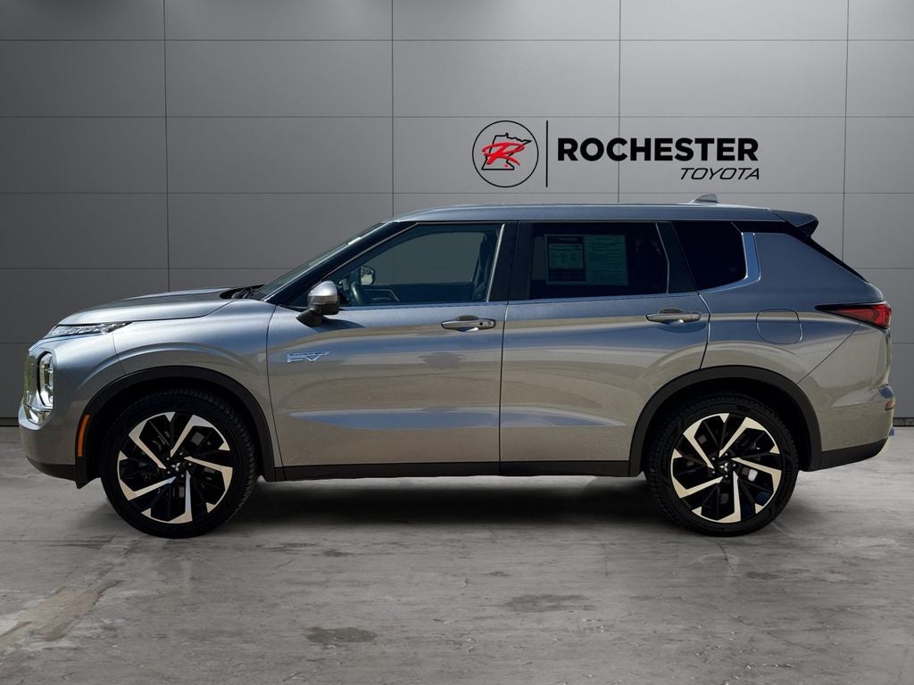 Used 2023 Mitsubishi Outlander Plug-In Hybrid SE with VIN JA4T5UA94PZ038091 for sale in Rochester, Minnesota