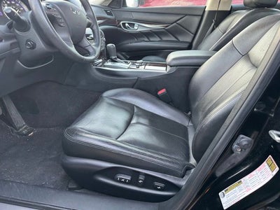 2011 INFINITI M56 X AWD