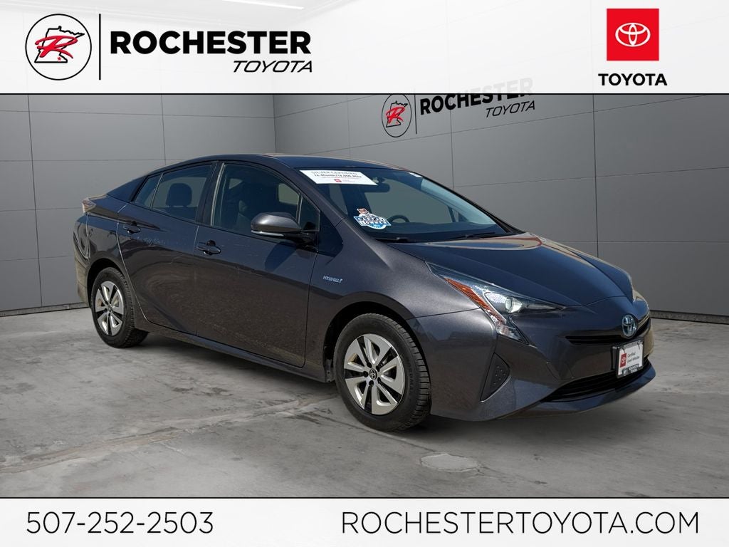 2016 Toyota Prius Three's photo