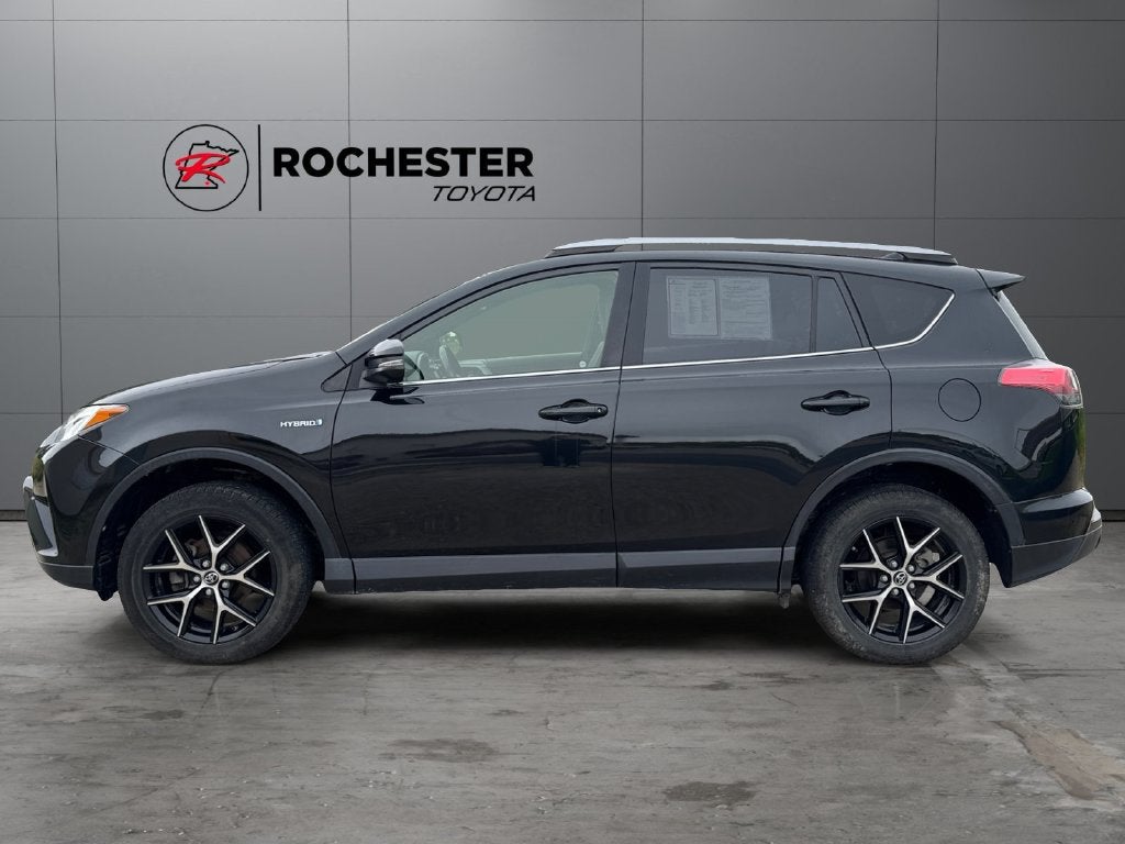 Used 2018 Toyota RAV4 SE with VIN JTMJJREV3JD185827 for sale in Rochester, Minnesota