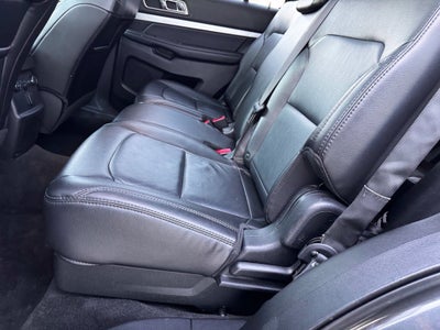 2017 Ford Explorer XLT w/2nd Row Bench