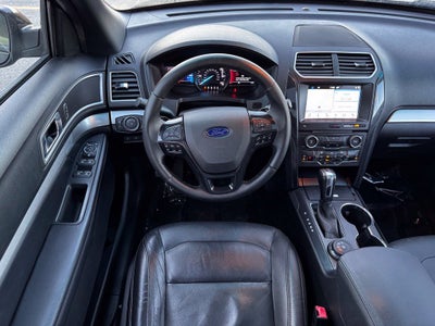 2017 Ford Explorer XLT w/2nd Row Bench